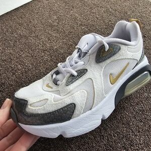 Nike 5Y Kids White and Gold Sneakers Athletic Lace Up Youth Boys